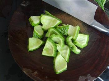 老黄瓜黄豆煲猪骨怎么做，老黄瓜黄豆煲猪骨怎么做好吃，老黄瓜黄豆煲猪骨做法