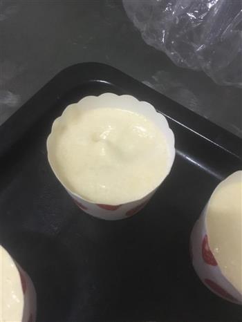 纸杯蛋糕怎么做，纸杯蛋糕怎么做好吃，纸杯蛋糕做法
