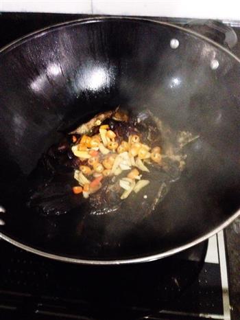 辣味熏鲶鱼怎么做，辣味熏鲶鱼怎么做好吃，辣味熏鲶鱼做法