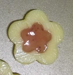 草莓果酱樱花饼干怎么做，草莓果酱樱花饼干怎么做好吃，草莓果酱樱花饼干做法