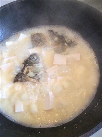 鱼头鱼尾豆腐汤怎么做，鱼头鱼尾豆腐汤怎么做好吃，鱼头鱼尾豆腐汤做法