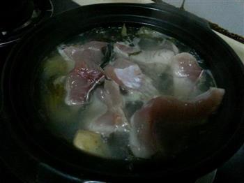 酸菜花甲鲩鱼煲怎么做，酸菜花甲鲩鱼煲怎么做好吃，酸菜花甲鲩鱼煲做法