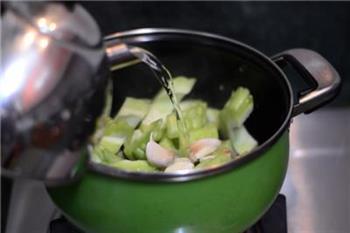 苦瓜冬菇煲骨汤怎么做，苦瓜冬菇煲骨汤怎么做好吃，苦瓜冬菇煲骨汤做法