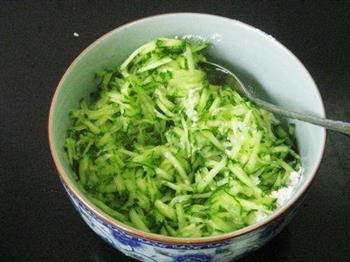 黄瓜丝大麦蛋饼怎么做，黄瓜丝大麦蛋饼怎么做好吃，黄瓜丝大麦蛋饼做法