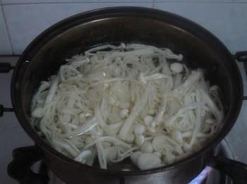 菜椒拌金针菇怎么做，菜椒拌金针菇怎么做好吃，菜椒拌金针菇做法