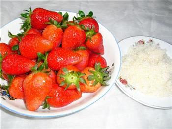 糖水草莓怎么做，糖水草莓怎么做好吃，糖水草莓做法