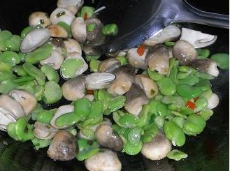 草菇豆瓣怎么做，草菇豆瓣怎么做好吃，草菇豆瓣做法