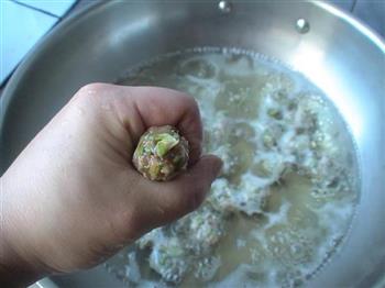 槐花肉丸汤怎么做，槐花肉丸汤怎么做好吃，槐花肉丸汤做法