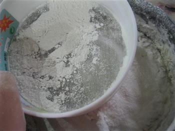 腊肠土豆面包怎么做，腊肠土豆面包怎么做好吃，腊肠土豆面包做法