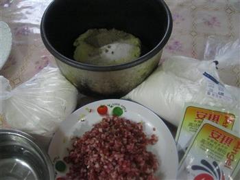 腊肠土豆面包怎么做，腊肠土豆面包怎么做好吃，腊肠土豆面包做法
