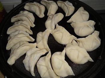 香椿扇贝水煎饺怎么做，香椿扇贝水煎饺怎么做好吃，香椿扇贝水煎饺做法