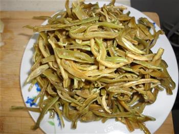 干豆角焖饼怎么做，干豆角焖饼怎么做好吃，干豆角焖饼做法