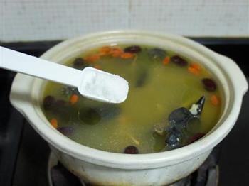 药膳乌鸡汤怎么做，药膳乌鸡汤怎么做好吃，药膳乌鸡汤做法