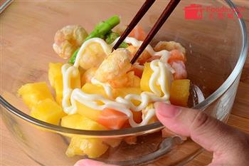 台式菠萝虾球怎么做，台式菠萝虾球怎么做好吃，台式菠萝虾球做法