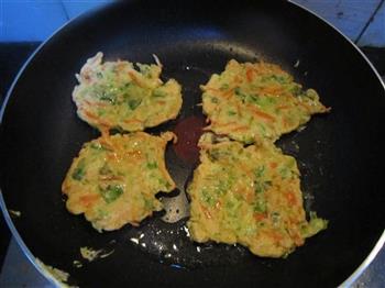 蔬菜鸡蛋饼怎么做，蔬菜鸡蛋饼怎么做好吃，蔬菜鸡蛋饼做法