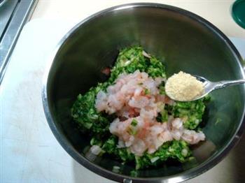 鲜虾菜心生煎包怎么做，鲜虾菜心生煎包怎么做好吃，鲜虾菜心生煎包做法