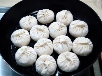 鲜虾菜心生煎包怎么做，鲜虾菜心生煎包怎么做好吃，鲜虾菜心生煎包做法