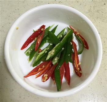 蒜苔炒鱿鱼怎么做，蒜苔炒鱿鱼怎么做好吃，蒜苔炒鱿鱼做法