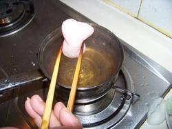 炸虾片怎么做，炸虾片怎么做好吃，炸虾片做法