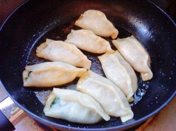 韭菜猪肉锅贴怎么做，韭菜猪肉锅贴怎么做好吃，韭菜猪肉锅贴做法