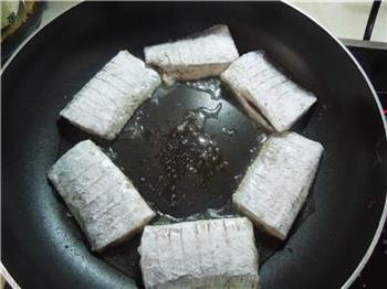 香酥煎带鱼怎么做，香酥煎带鱼怎么做好吃，香酥煎带鱼做法