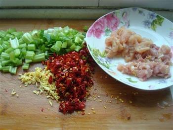 鸡肉炒米粉怎么做，鸡肉炒米粉怎么做好吃，鸡肉炒米粉做法