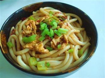 鸡肉炒米粉怎么做，鸡肉炒米粉怎么做好吃，鸡肉炒米粉做法