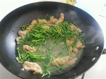 酥肉豆苗汤怎么做，酥肉豆苗汤怎么做好吃，酥肉豆苗汤做法