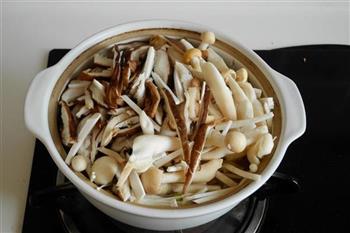 望潮菌菇煲怎么做，望潮菌菇煲怎么做好吃，望潮菌菇煲做法