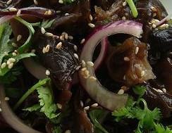 香菜拌木耳怎么做，香菜拌木耳怎么做好吃，香菜拌木耳做法