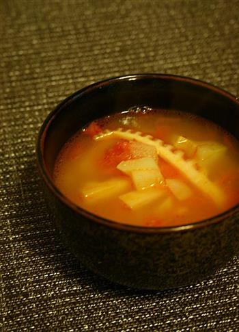 西红柿土豆咸笋汤怎么做，西红柿土豆咸笋汤怎么做好吃，西红柿土豆咸笋汤做法