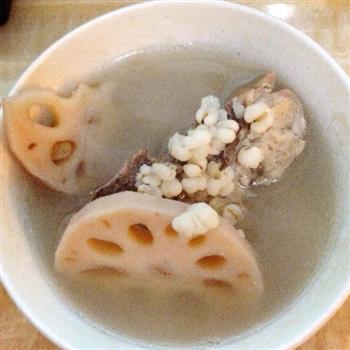 健脾祛湿莲藕薏米煲龙骨怎么做，健脾祛湿莲藕薏米煲龙骨怎么做好吃，健脾祛湿莲藕薏米煲龙骨做法