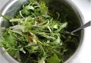 煎饼苦菊卷怎么做，煎饼苦菊卷怎么做好吃，煎饼苦菊卷做法