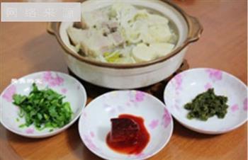 东北酸菜白肉锅怎么做，东北酸菜白肉锅怎么做好吃，东北酸菜白肉锅做法