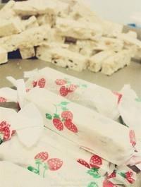 玫瑰杏仁花生牛轧糖怎么做，玫瑰杏仁花生牛轧糖怎么做好吃，玫瑰杏仁花生牛轧糖做法