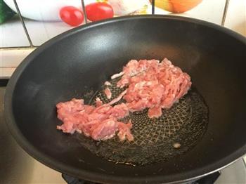 韭黄肉丝春卷怎么做，韭黄肉丝春卷怎么做好吃，韭黄肉丝春卷做法