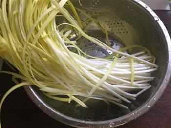 韭黄肉丝春卷怎么做，韭黄肉丝春卷怎么做好吃，韭黄肉丝春卷做法