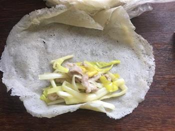 韭黄肉丝春卷怎么做，韭黄肉丝春卷怎么做好吃，韭黄肉丝春卷做法
