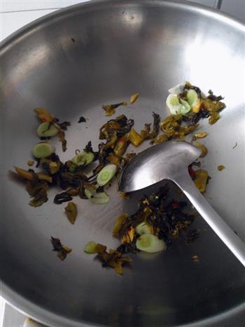 酸菜牛肉砂锅米线怎么做，酸菜牛肉砂锅米线怎么做好吃，酸菜牛肉砂锅米线做法