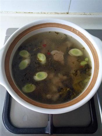 酸菜牛肉砂锅米线怎么做，酸菜牛肉砂锅米线怎么做好吃，酸菜牛肉砂锅米线做法