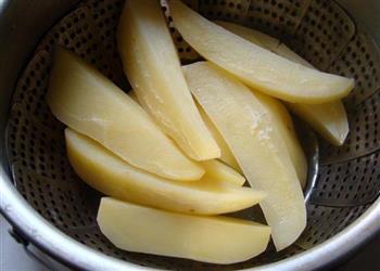 土豆小锅盔怎么做，土豆小锅盔怎么做好吃，土豆小锅盔做法