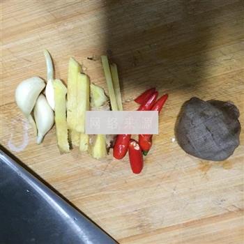 卤鸭头怎么做，卤鸭头怎么做好吃，卤鸭头做法