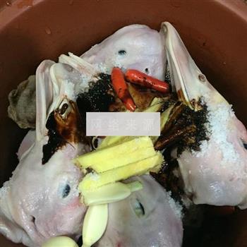 卤鸭头怎么做，卤鸭头怎么做好吃，卤鸭头做法