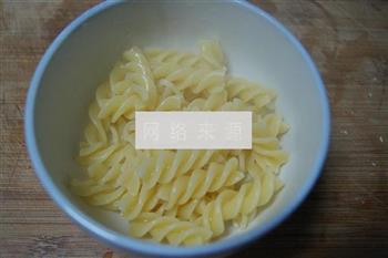 黑椒波龙烩番茄意粉怎么做，黑椒波龙烩番茄意粉怎么做好吃，黑椒波龙烩番茄意粉做法