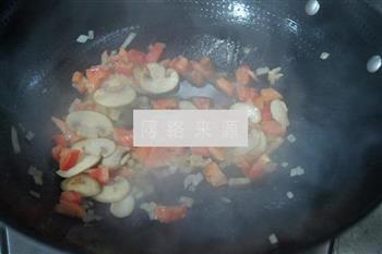 黑椒波龙烩番茄意粉怎么做，黑椒波龙烩番茄意粉怎么做好吃，黑椒波龙烩番茄意粉做法