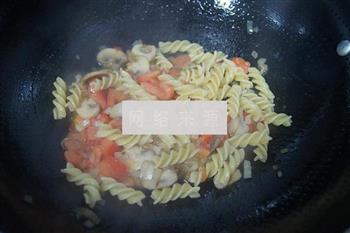 黑椒波龙烩番茄意粉怎么做，黑椒波龙烩番茄意粉怎么做好吃，黑椒波龙烩番茄意粉做法