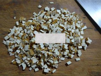 香干蒿菜馅春卷怎么做，香干蒿菜馅春卷怎么做好吃，香干蒿菜馅春卷做法