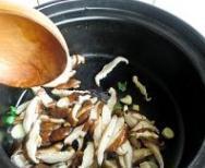 酸辣香菇豆腐汤怎么做，酸辣香菇豆腐汤怎么做好吃，酸辣香菇豆腐汤做法