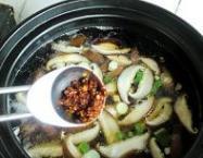 酸辣香菇豆腐汤怎么做，酸辣香菇豆腐汤怎么做好吃，酸辣香菇豆腐汤做法