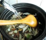 酸辣香菇豆腐汤怎么做，酸辣香菇豆腐汤怎么做好吃，酸辣香菇豆腐汤做法